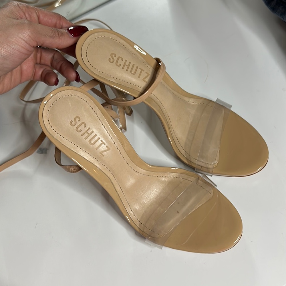 Nude and clear heels 👠